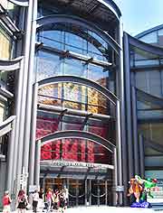 Picture showing the entrance to the Musee d'Art Moderne et d'Art Contemporain
