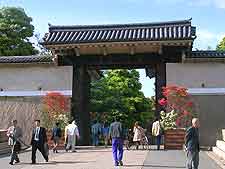 Picture of entrance to Osaka Castle