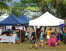 Further photo of local market traders
