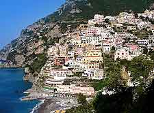 Picture of the cliff-side town and traditional houses