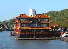 Picture of popular restaurant on the Nieuwe Maas River