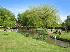 Photo of the River Avon and the Queen Elizabeth Gardens, taken by Richard Avery