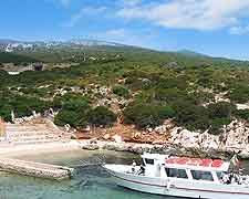 Photo of cruise boat returning to Sardinia