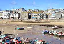 Photo of guest houses next to the harbour