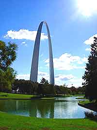 Photo of the famous arch in St. Louis, USA