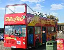 Photo of sightseeing bus tourist the streets and tourist attractions of Stirling