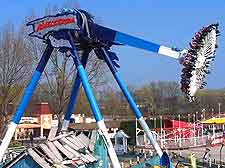 Photograph showing the Maelstrom ride at Drayton Manor