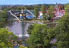 Picture of the Drayton Manor lake and thrill rides