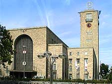 Image of the Central Train Station (Hauptbahnhof), photo by JuergenG