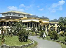 Picture showing the Sultan of Deli's palace (Istana Maimun)