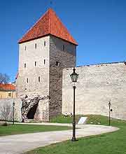 Further photo showing the Old Town Wall