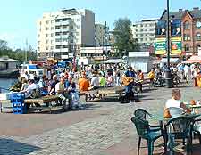 Photo of diners on the Laukontori Quay