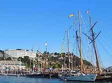 Photo of the Torquay harbour, showing the Imperial Hotel in the background