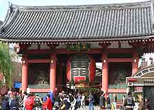 Photo showing the Kaminarimon (Kaminari Gate)