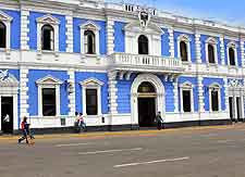 Picture of the distinctive Municipalidad (City Hall)