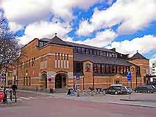 Picture of the indoor market venue