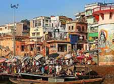 Photo of crowds on the banks of the Ganges