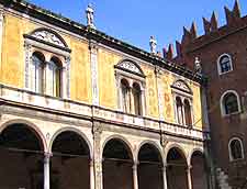 Picture showing the Loggia del Consiglio