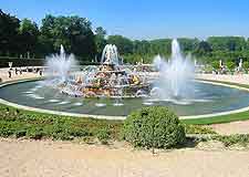 Summer photograph of the Latona Fountain