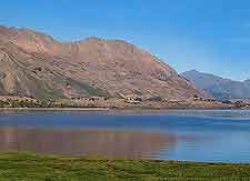 Further Lake Wanaka lakefront picture