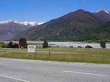 Different photo of the Mount Aspiring road