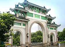 Picture of gateway at Zhongshan Park