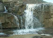 Picture of the neighbouring Hukou Waterfalls